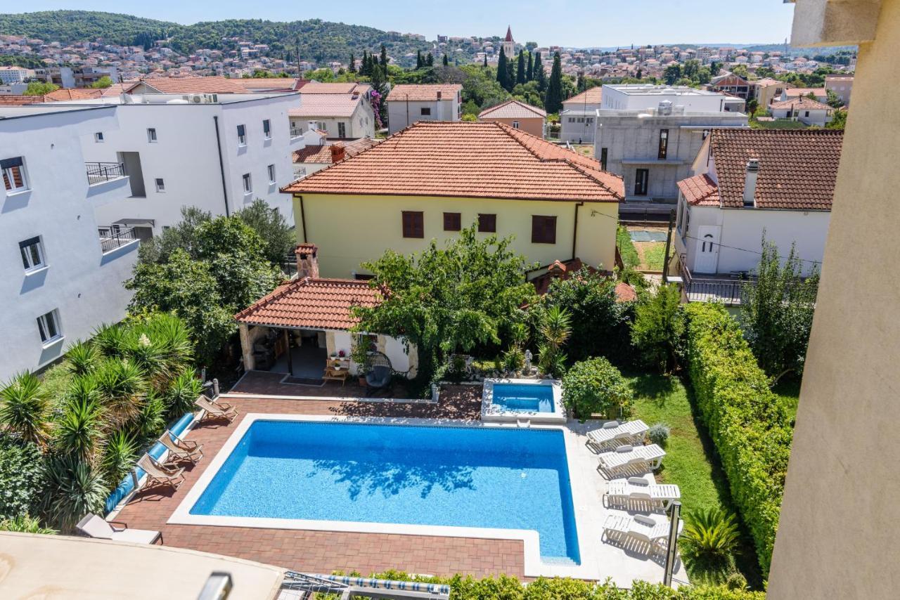 Apartment Mary Trogir Exteriör bild
